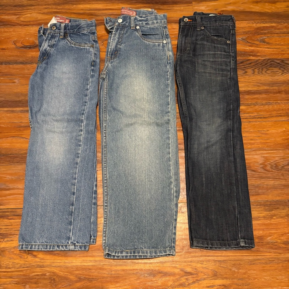 Lee Men's Relaxed Jeans in Light Blue and Dark Blue